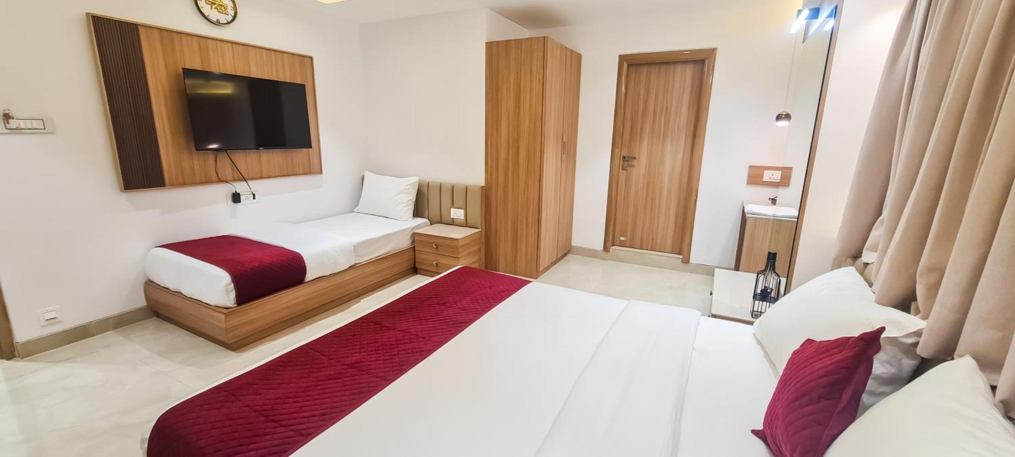Hotel The Grand Murli Surat Dış mekan fotoğraf