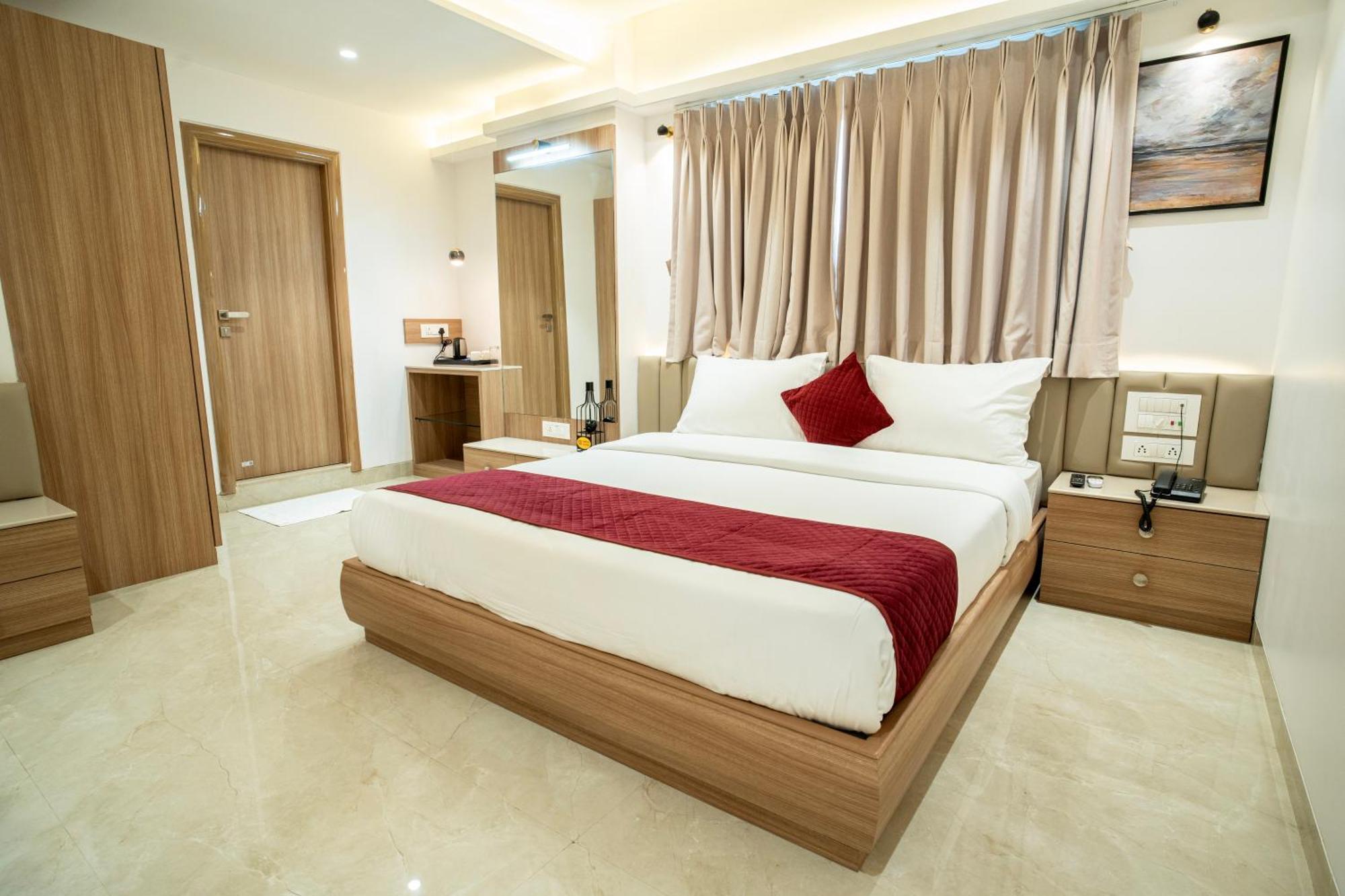 Hotel The Grand Murli Surat Dış mekan fotoğraf