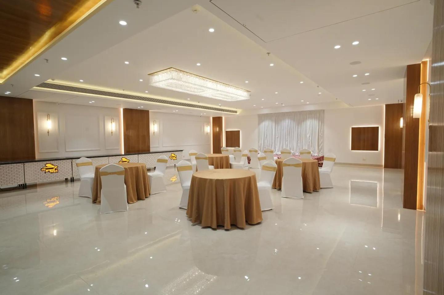 Hotel The Grand Murli Surat Dış mekan fotoğraf