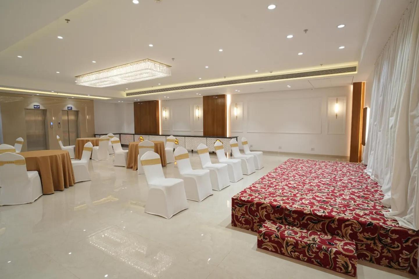 Hotel The Grand Murli Surat Dış mekan fotoğraf