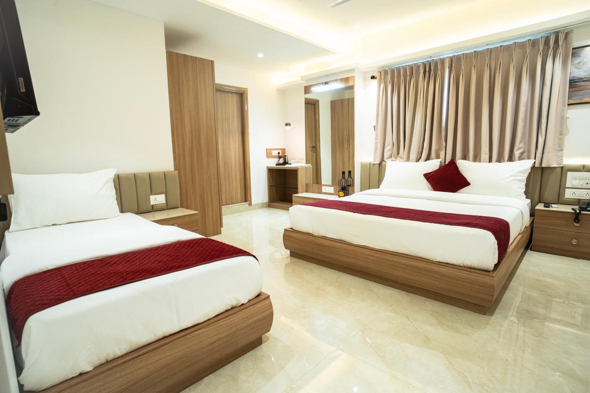 Hotel The Grand Murli Surat Dış mekan fotoğraf