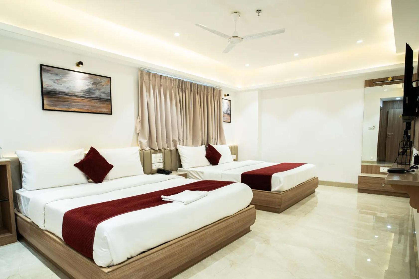 Hotel The Grand Murli Surat Dış mekan fotoğraf