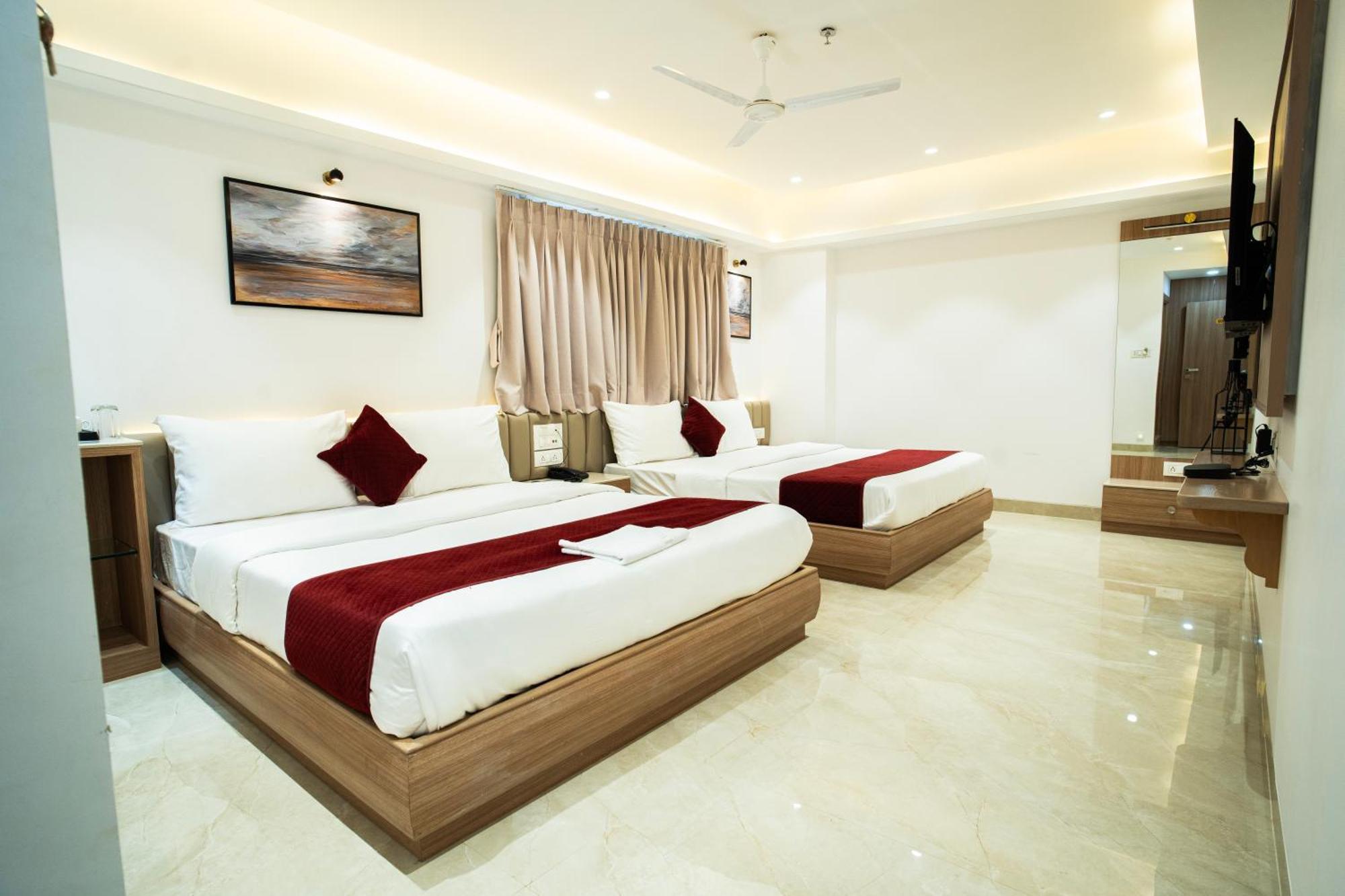 Hotel The Grand Murli Surat Dış mekan fotoğraf