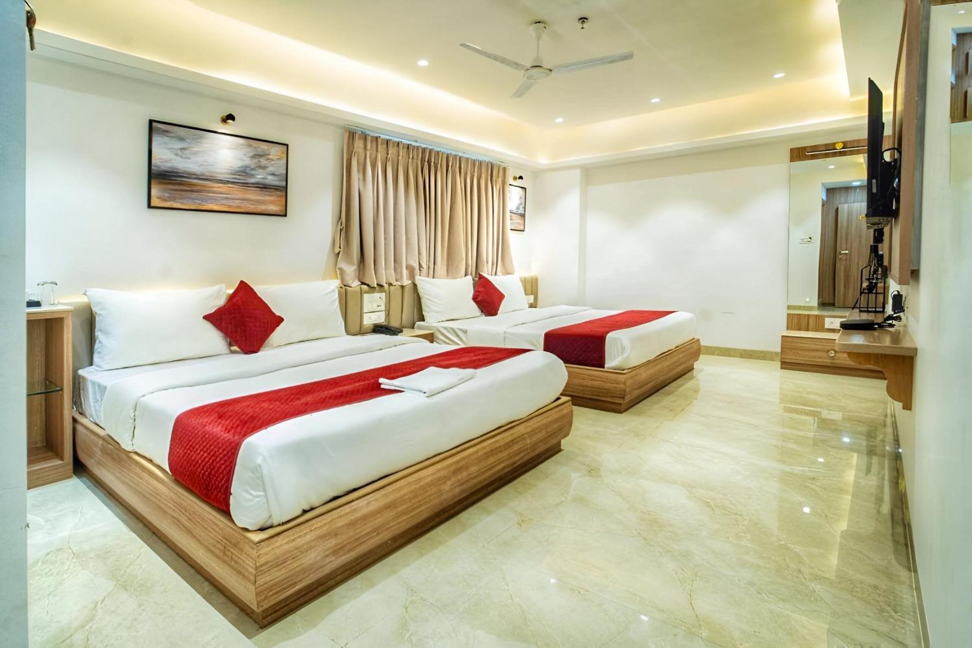 Hotel The Grand Murli Surat Dış mekan fotoğraf