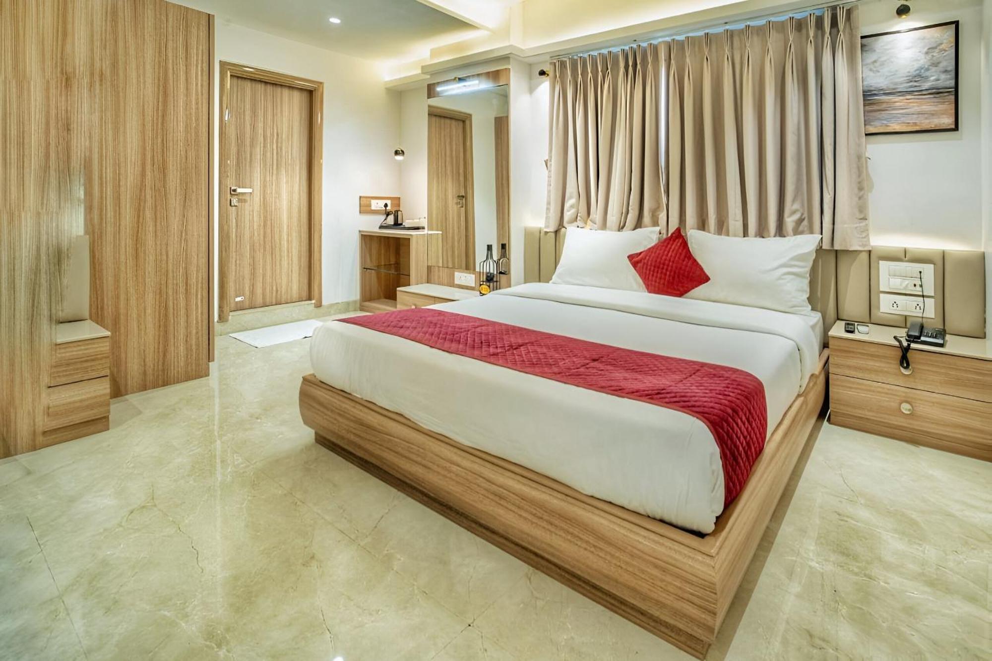 Hotel The Grand Murli Surat Dış mekan fotoğraf